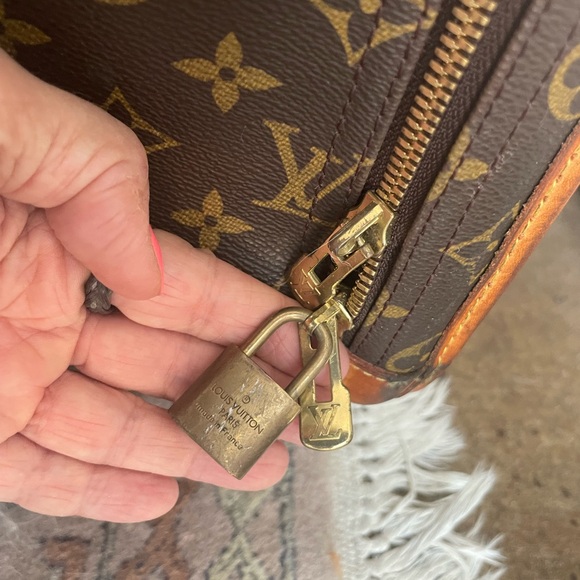Authentic LV Pullman Suitcase - Picture 10 of 16